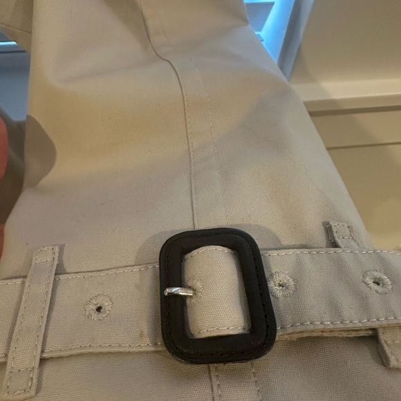 BURBERRY Double Breasted Trench Coat with pleated skirt in great condition - Picture 10 of 12